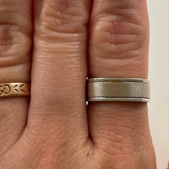 Novell Wedding Band 14K White Gold 7mm, size 8.5 - Picture 2 of 6